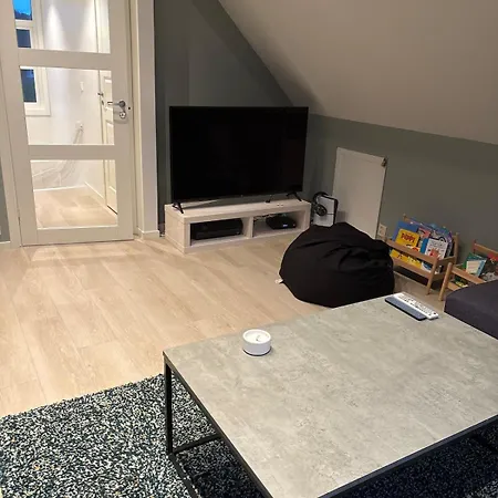 15 Mins From Center, Familyhome Villa