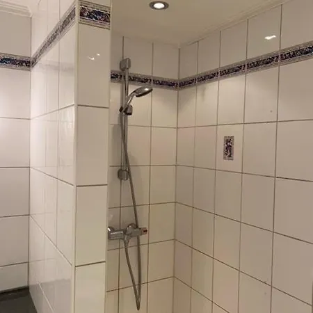 15 Mins From Center, Familyhome Villa