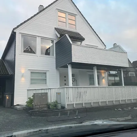 Villa 15 Mins From Center, Familyhome