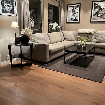 15 Mins From Center, Familyhome *